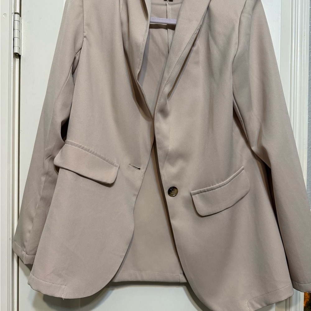 Elegant Women's Blazer - Cream